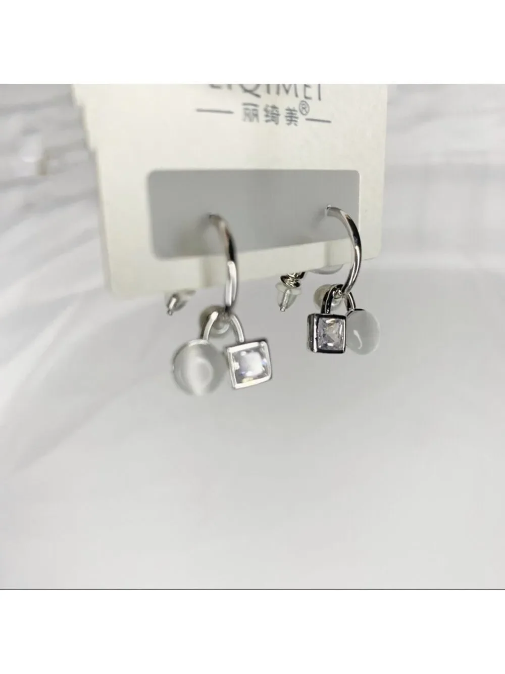 𝅺new STOCK-Dainty, Elegant Silver /Pearl Earring
